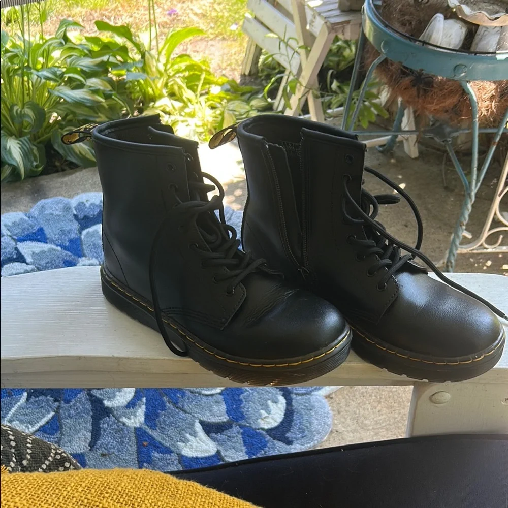DR. MARTENS 1460 Youth Combat Boots